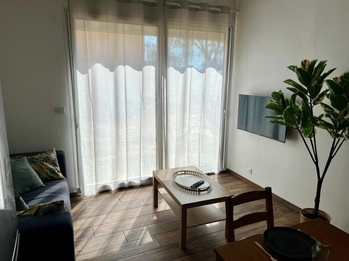 Maisonnette Avec Petite Foret Valréas Exterior foto