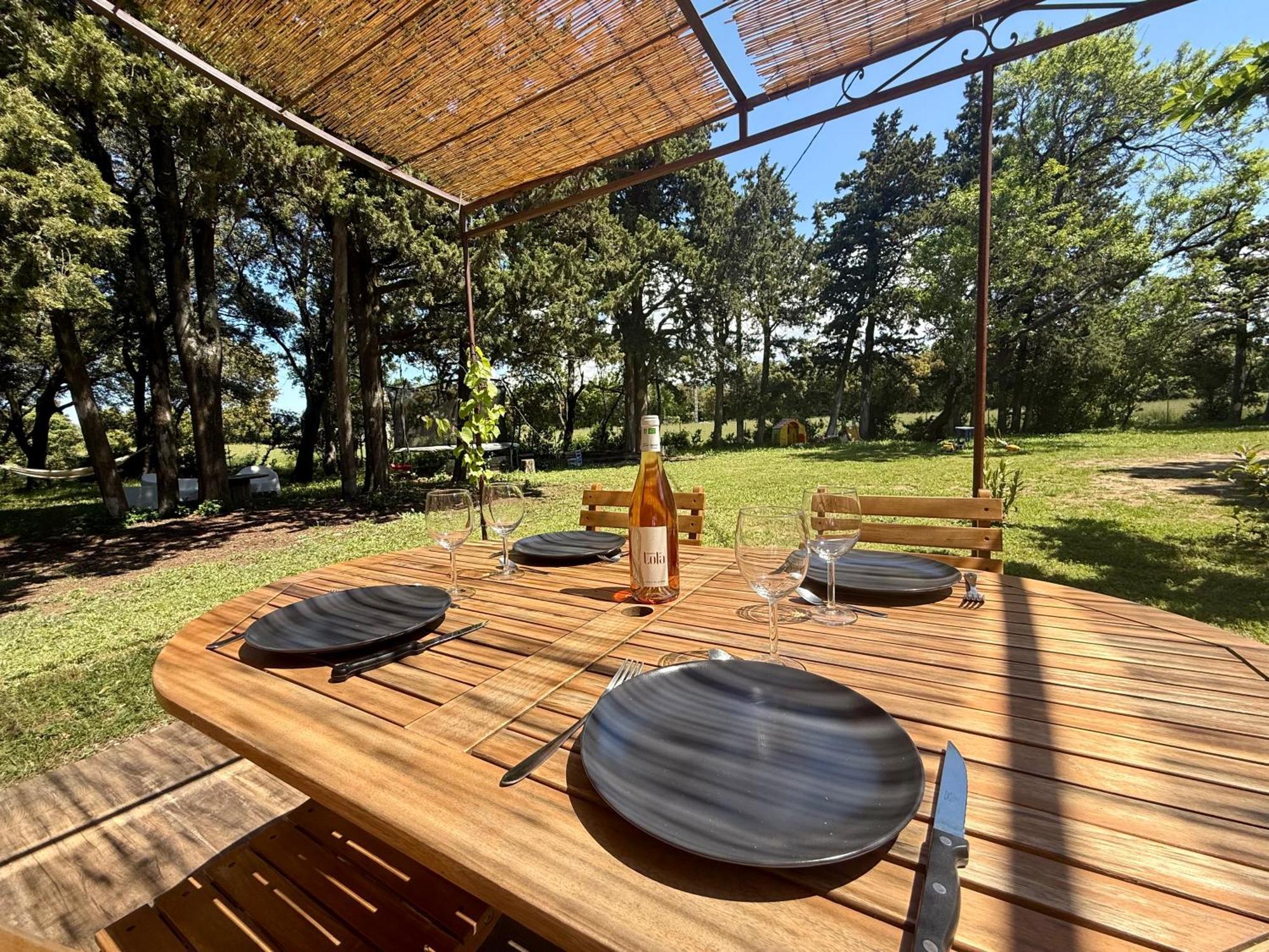 Maisonnette Avec Petite Foret Valréas Exterior foto